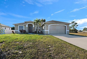 Large 3 bedroom house situated in a quiet neighborhood, Cape Coral